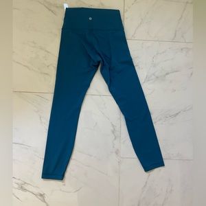 Lululemon Size 6. 28”